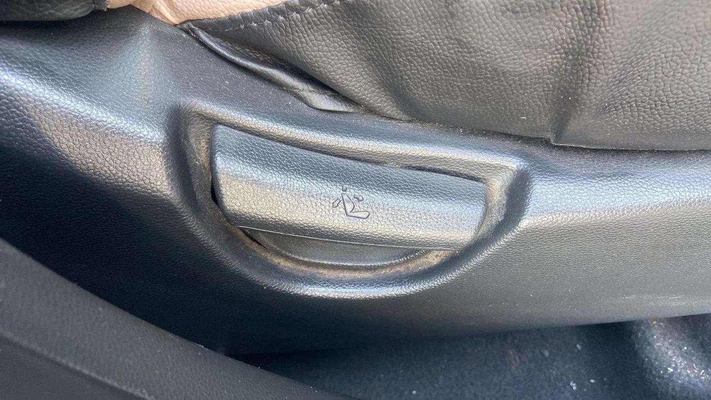 2018 Hyundai Grand i10 MAGNA 1.2 KAPPA VTVT, CNG, Manual, 89,543 km, Driver Side Adjustment Panel