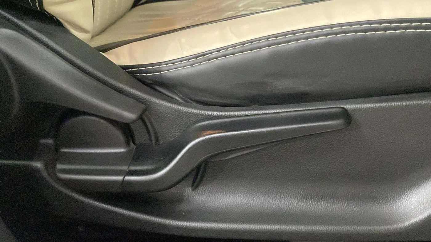 2022 Honda Amaze 1.2L I-VTEC VX, Petrol, Manual, 21,286 km, Driver Side Adjustment Panel