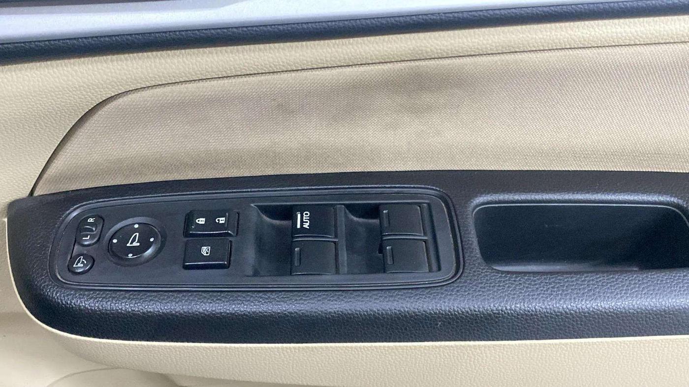 2022 Honda Amaze 1.2L I-VTEC VX, Petrol, Manual, 21,286 km, Driver Side Door Panels Control