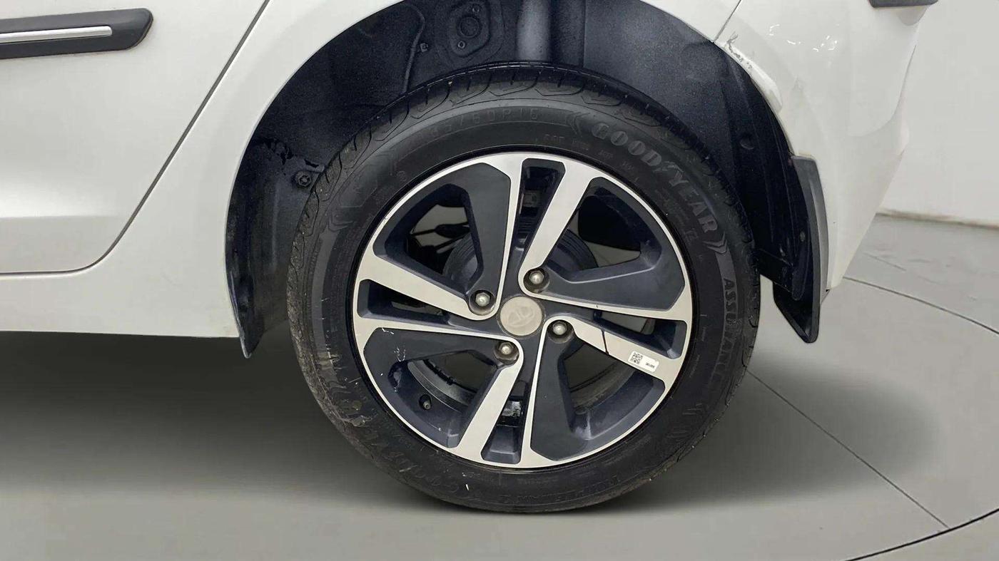 2023 Tata ALTROZ XZA, Petrol, Automatic, 18,006 km, Left Rear Wheel