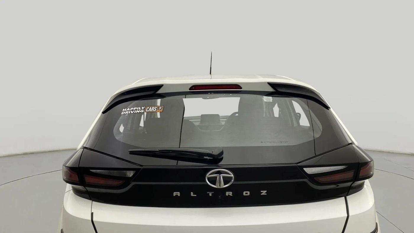 2023 Tata ALTROZ XZA, Petrol, Automatic, 18,006 km, Rear Windshield