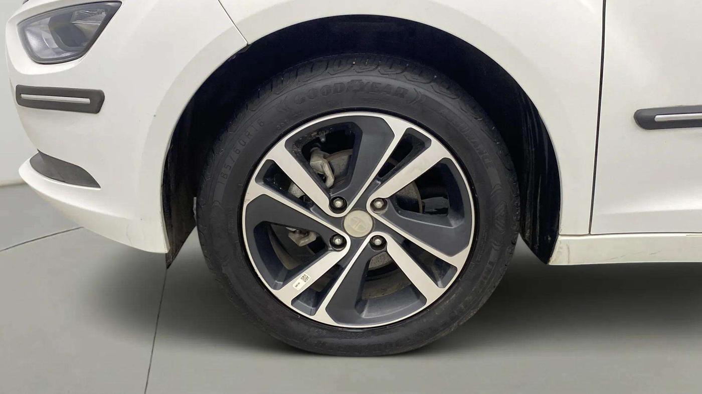 2023 Tata ALTROZ XZA, Petrol, Automatic, 18,006 km, Left Front Wheel