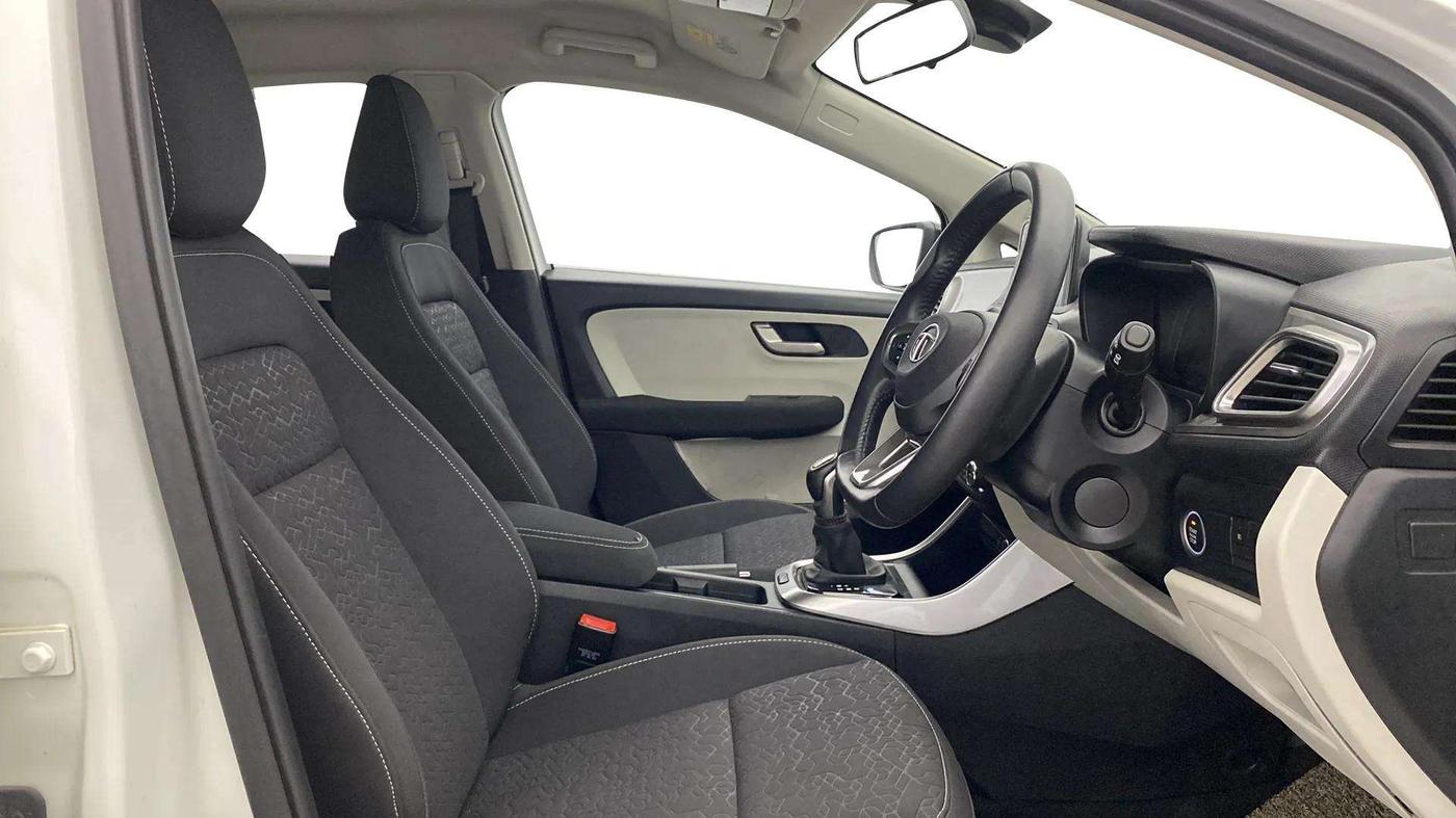 2023 Tata ALTROZ XZA, Petrol, Automatic, 18,006 km, Right Side Front Door Cabin