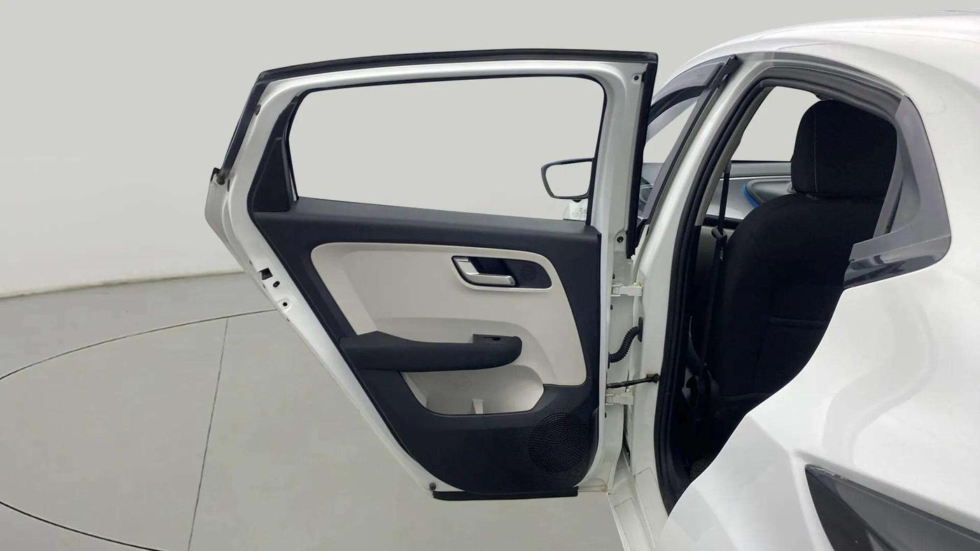 2023 Tata ALTROZ XZA, Petrol, Automatic, 18,006 km, LHS Rear Door