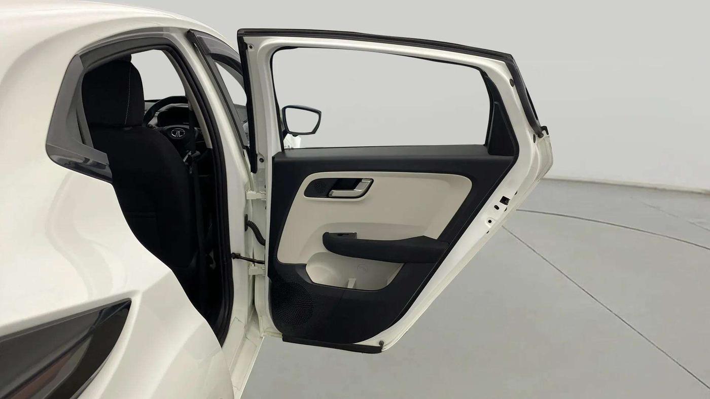 2023 Tata ALTROZ XZA, Petrol, Automatic, 18,006 km, RHS Rear Door