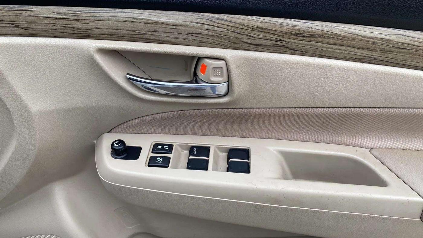 2020 Maruti Ciaz DELTA 1.5 SHVS MT PETROL, Petrol, Manual, 43,166 km, Driver Side Door Panels Control