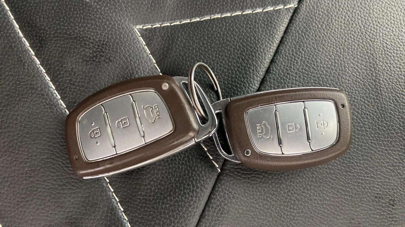 2017 Hyundai Creta SX PLUS AT 1.6 PETROL, Petrol, Automatic, 50,431 km, Key Close Up