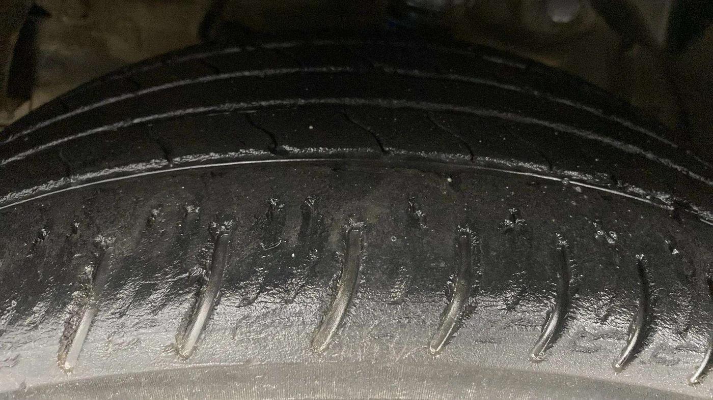 2019 Mahindra XUV300 W8 (O) 1.2 PETROL, Petrol, Manual, 45,040 km, Left Front Tyre Tread