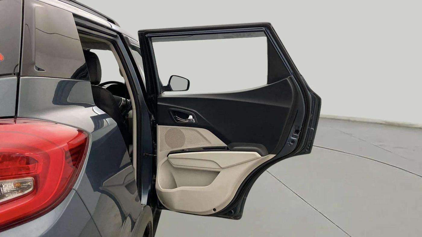 2019 Mahindra XUV300 W8 (O) 1.2 PETROL, Petrol, Manual, 45,040 km, RHS Rear Door