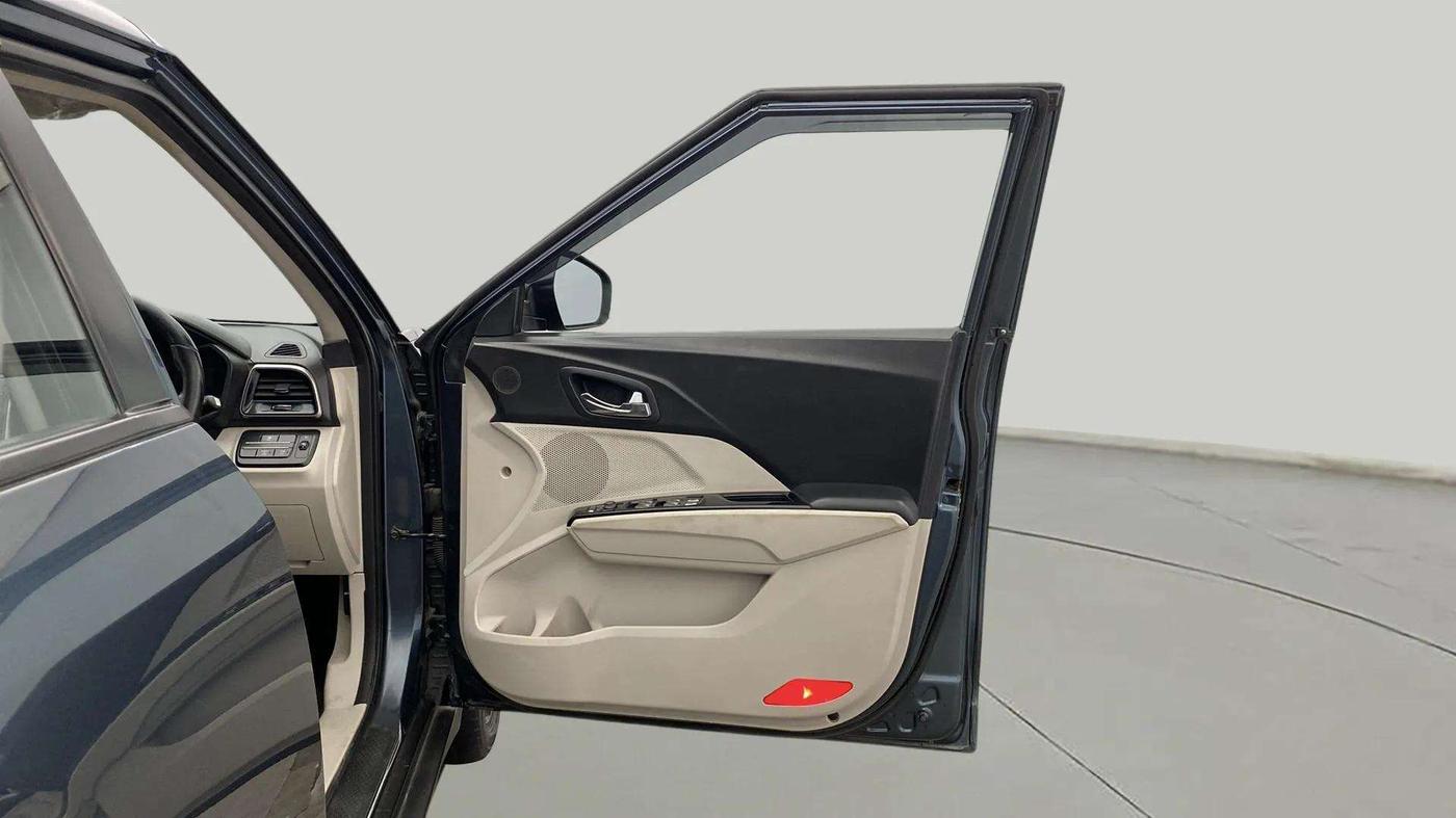 2019 Mahindra XUV300 W8 (O) 1.2 PETROL, Petrol, Manual, 45,040 km, RHS Front Door
