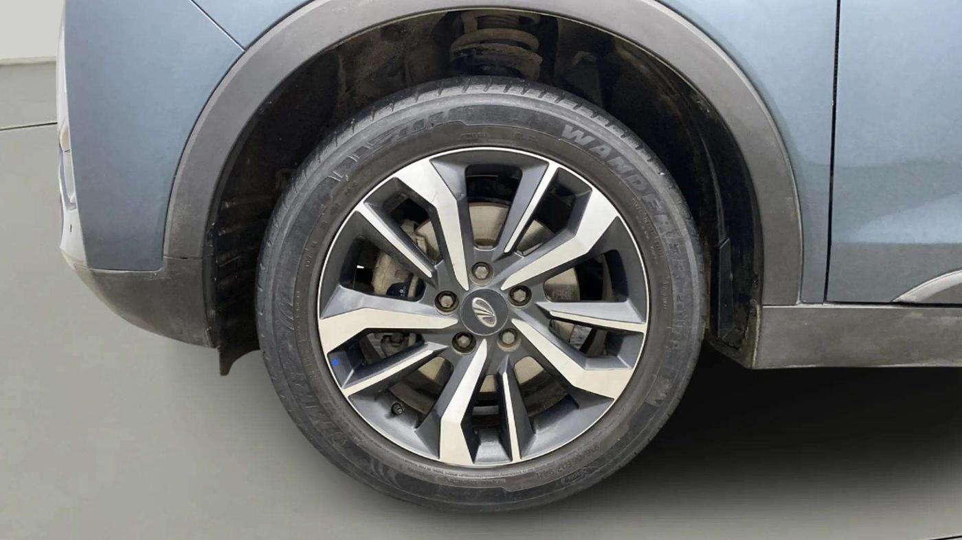 2019 Mahindra XUV300 W8 (O) 1.2 PETROL, Petrol, Manual, 45,040 km, Left Front Wheel