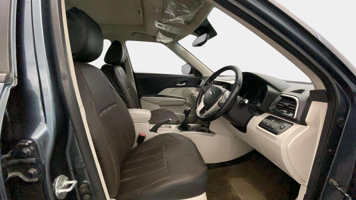 2019 Mahindra XUV300 W8 (O) 1.2 PETROL, Petrol, Manual, 45,040 km, Right Side Front Door Cabin