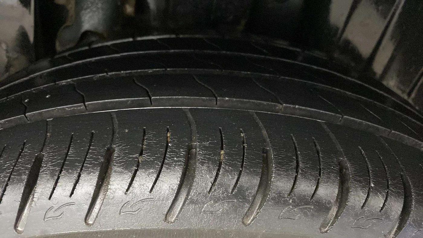 2019 Mahindra XUV300 W8 (O) 1.2 PETROL, Petrol, Manual, 45,040 km, Left Rear Tyre Tread