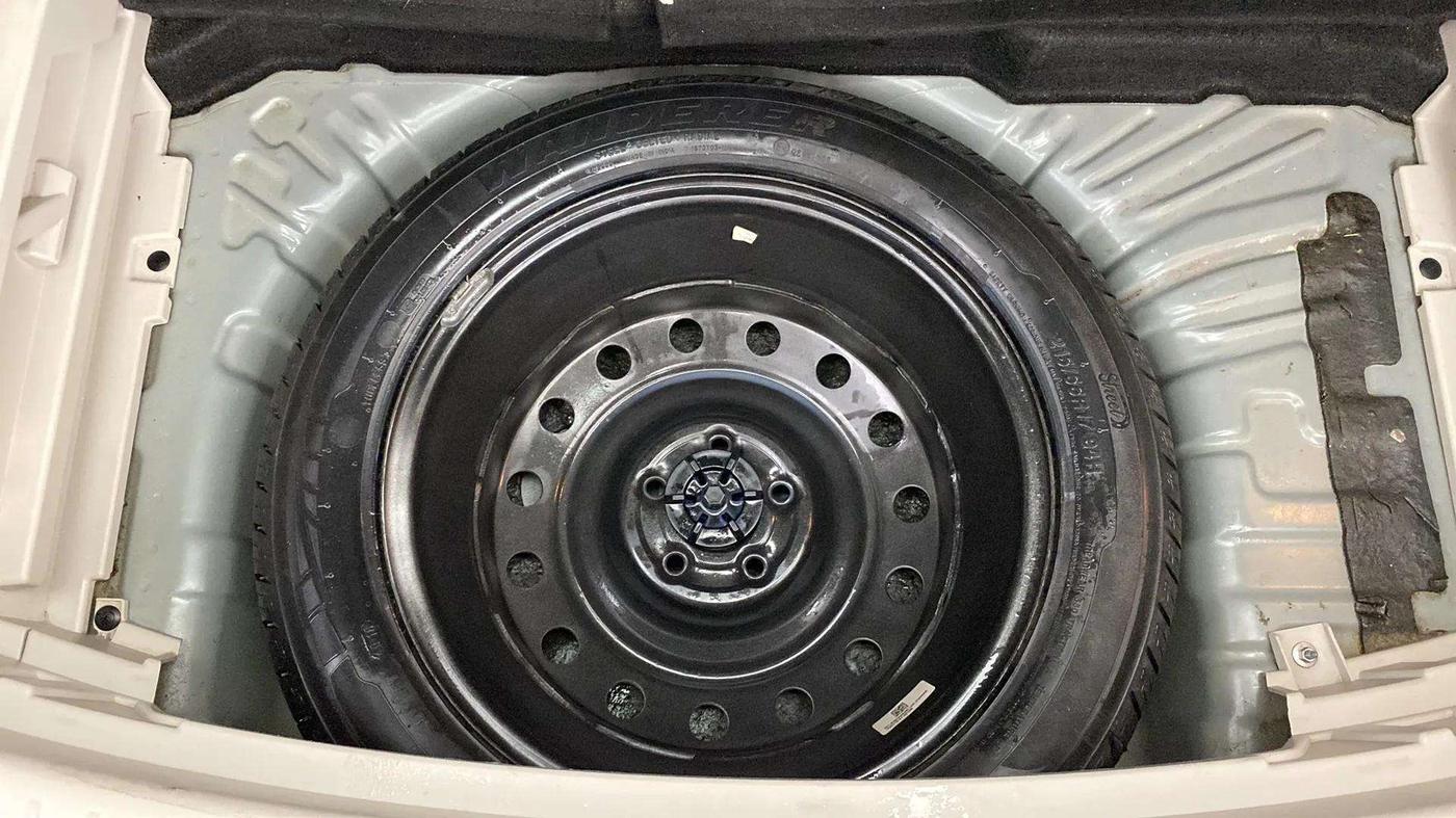 2019 Mahindra XUV300 W8 (O) 1.2 PETROL, Petrol, Manual, 45,040 km, Spare Tyre