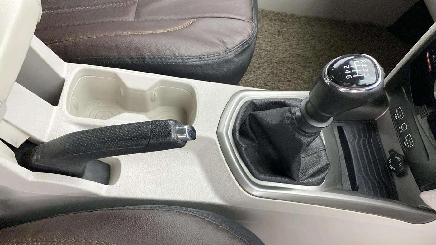 2019 Mahindra XUV300 W8 (O) 1.2 PETROL, Petrol, Manual, 45,040 km, Gear Lever