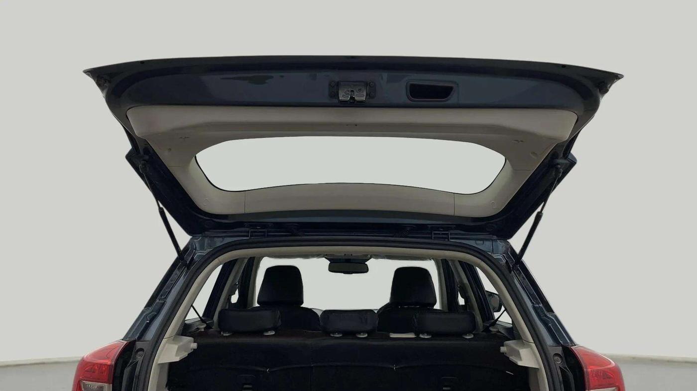 2019 Mahindra XUV300 W8 (O) 1.2 PETROL, Petrol, Manual, 45,040 km, Boot Door Open