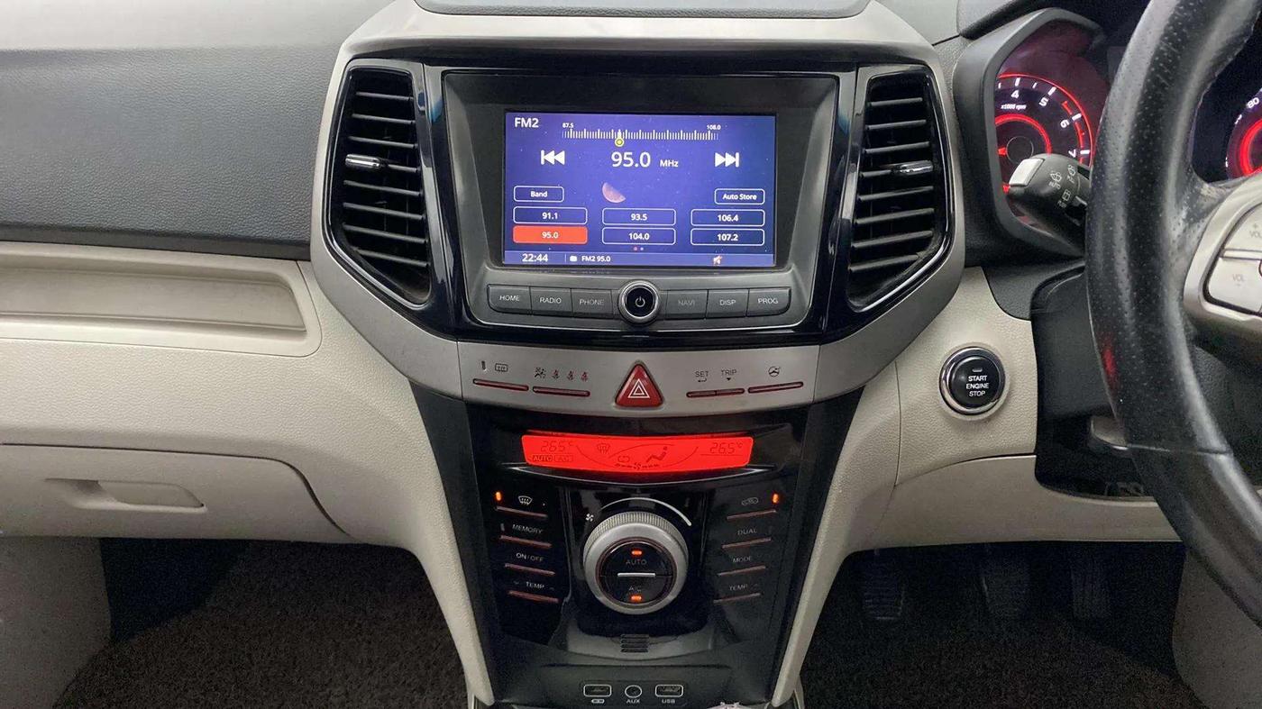 2019 Mahindra XUV300 W8 (O) 1.2 PETROL, Petrol, Manual, 45,040 km, Air Conditioner