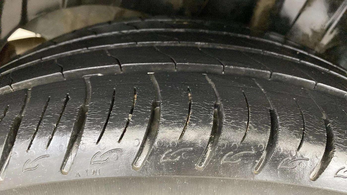 2019 Mahindra XUV300 W8 (O) 1.2 PETROL, Petrol, Manual, 45,040 km, Right Rear Tyre Tread