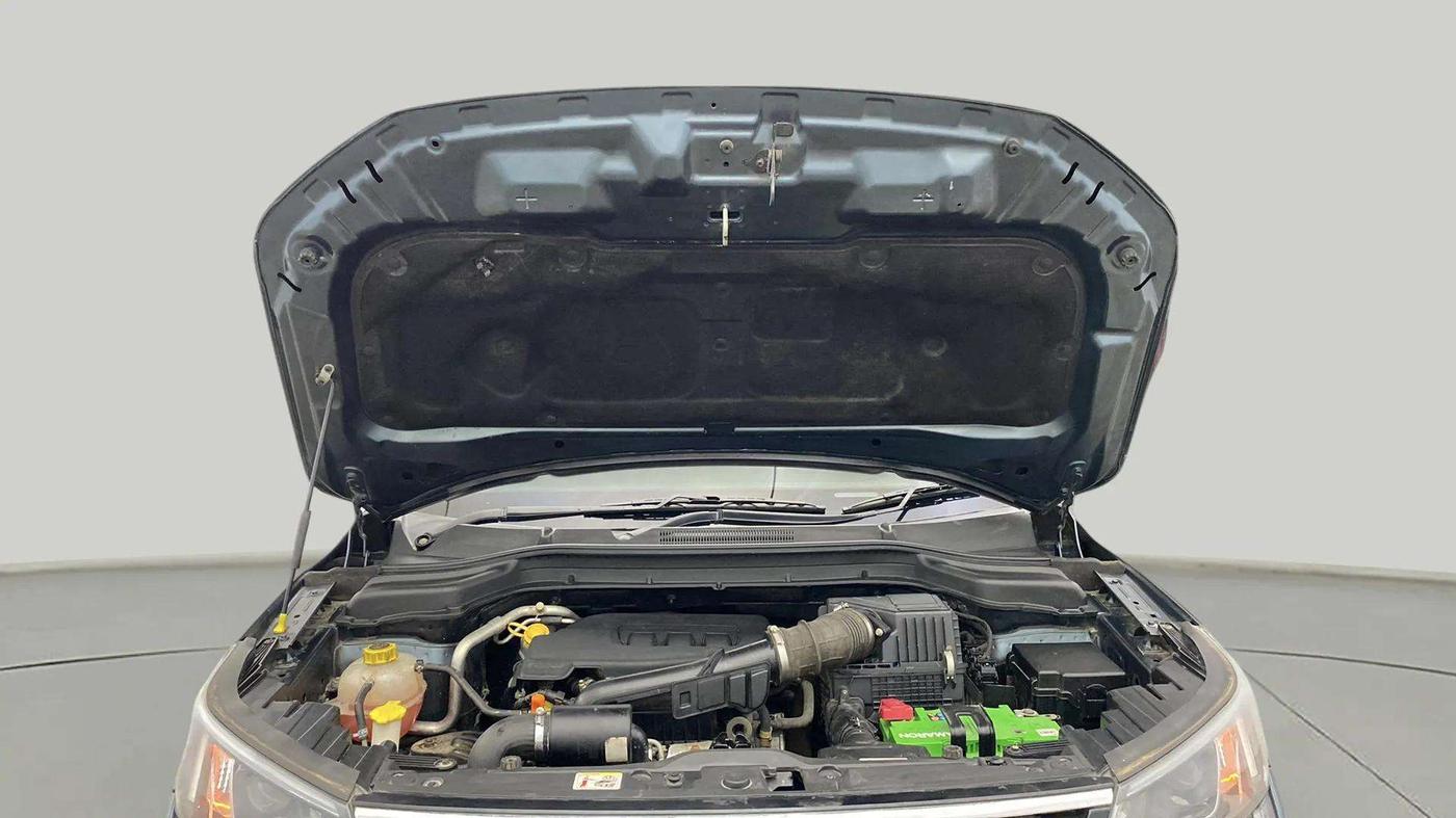 2019 Mahindra XUV300 W8 (O) 1.2 PETROL, Petrol, Manual, 45,040 km, Open Bonet