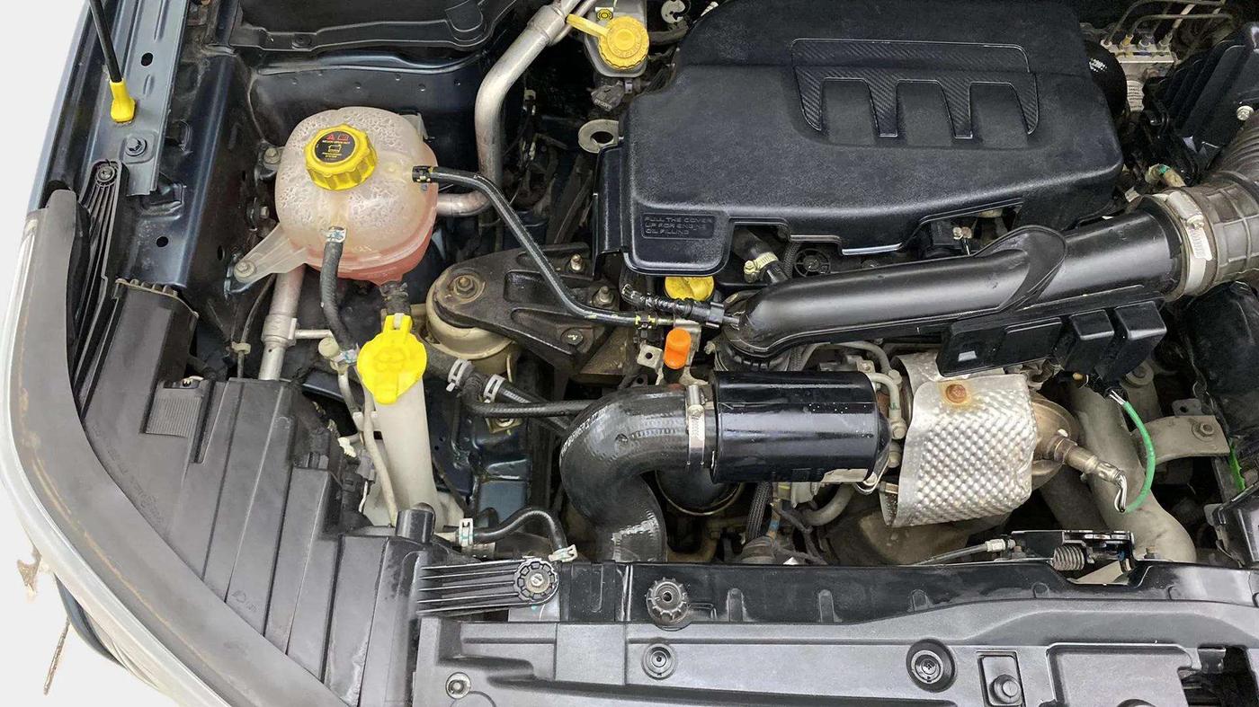 2019 Mahindra XUV300 W8 (O) 1.2 PETROL, Petrol, Manual, 45,040 km, Engine View - Right