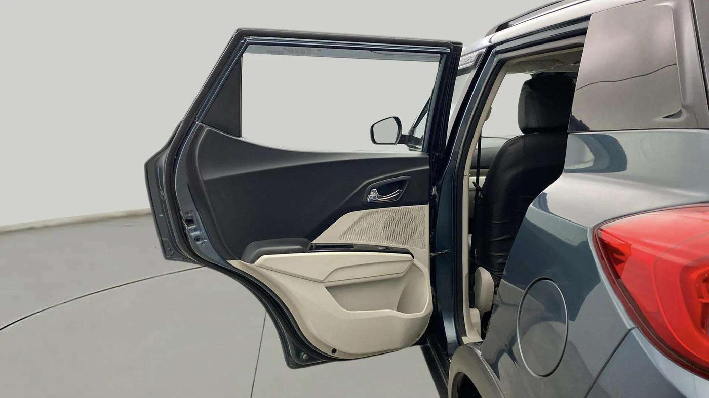 2019 Mahindra XUV300 W8 (O) 1.2 PETROL, Petrol, Manual, 45,040 km, LHS Rear Door