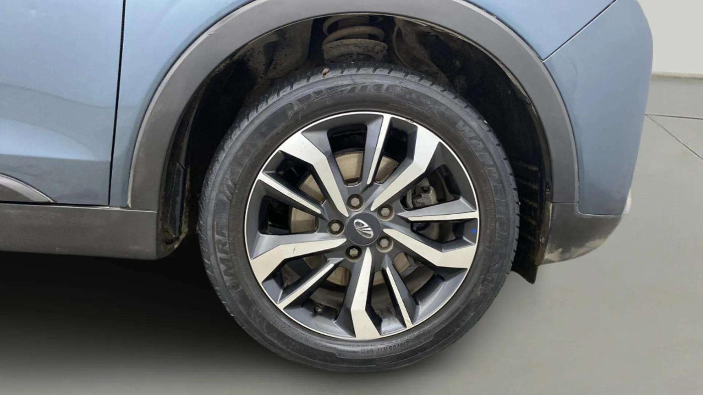 2019 Mahindra XUV300 W8 (O) 1.2 PETROL, Petrol, Manual, 45,040 km, Right Front Wheel