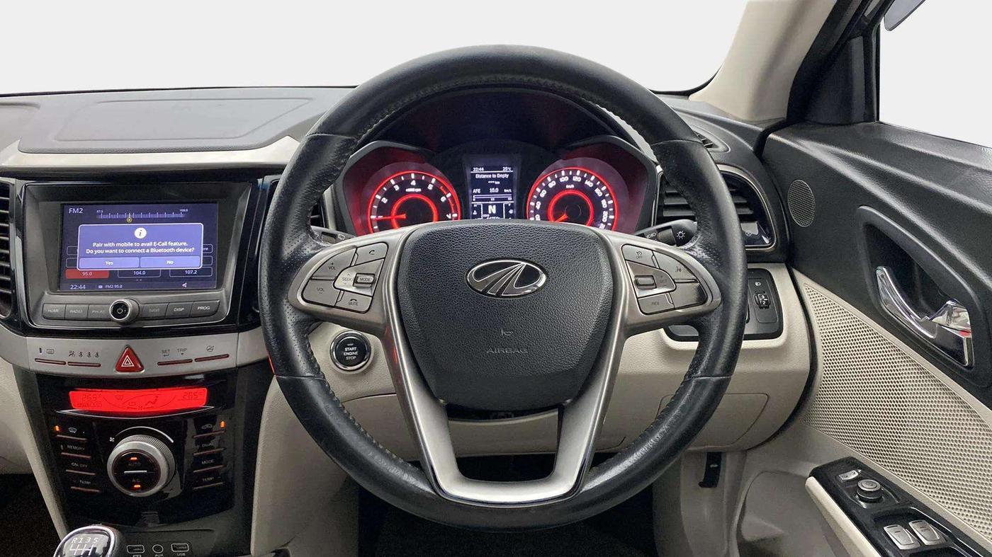 2019 Mahindra XUV300 W8 (O) 1.2 PETROL, Petrol, Manual, 45,040 km, Steering Wheel Close Up
