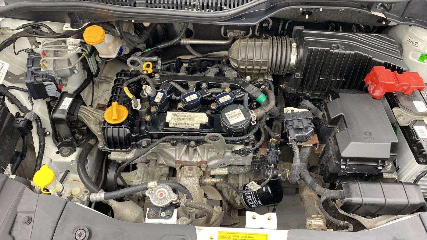 2022 Tata ALTROZ XT PETROL, Petrol, Manual, 11,071 km, Engine View