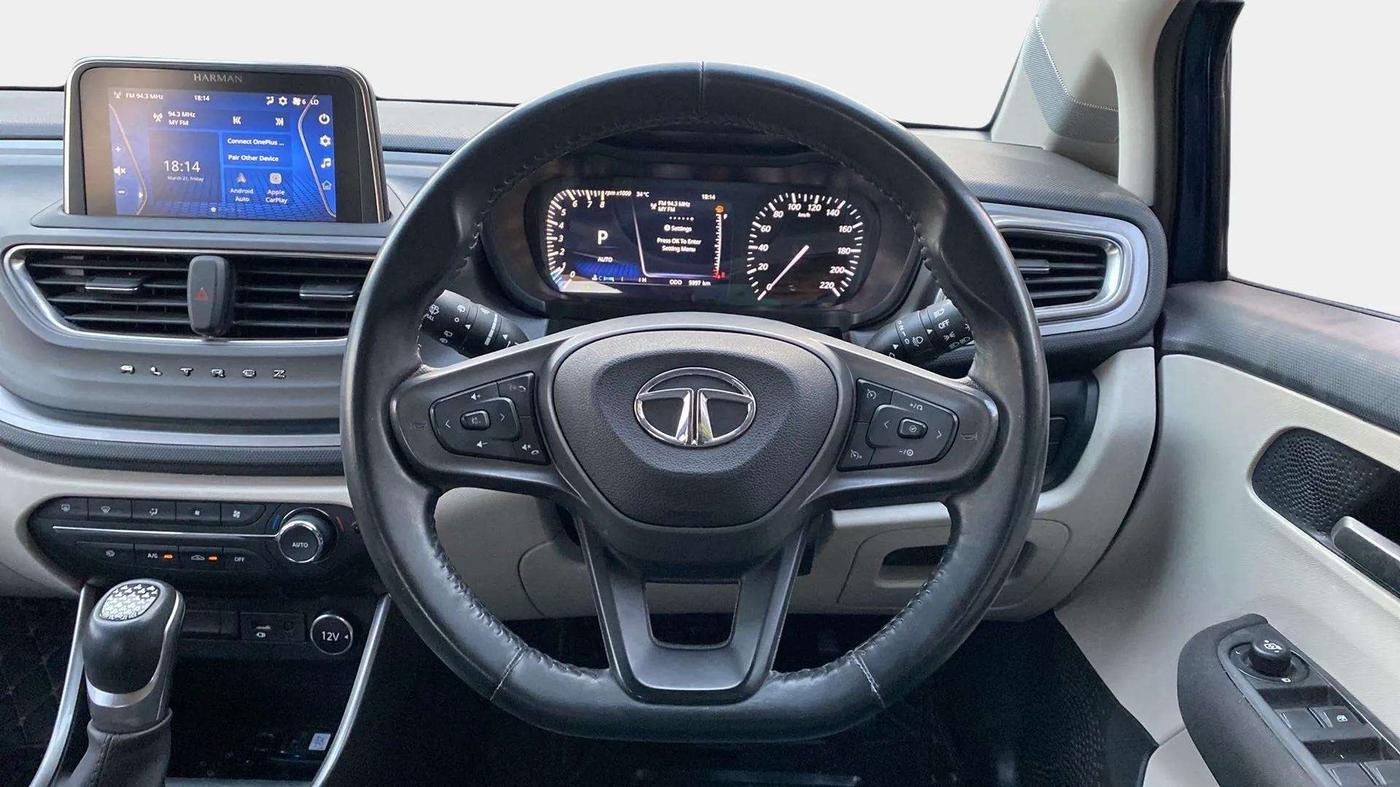 2023 Tata ALTROZ XZA PLUS, Petrol, Automatic, 6,043 km, Steering Wheel Close Up