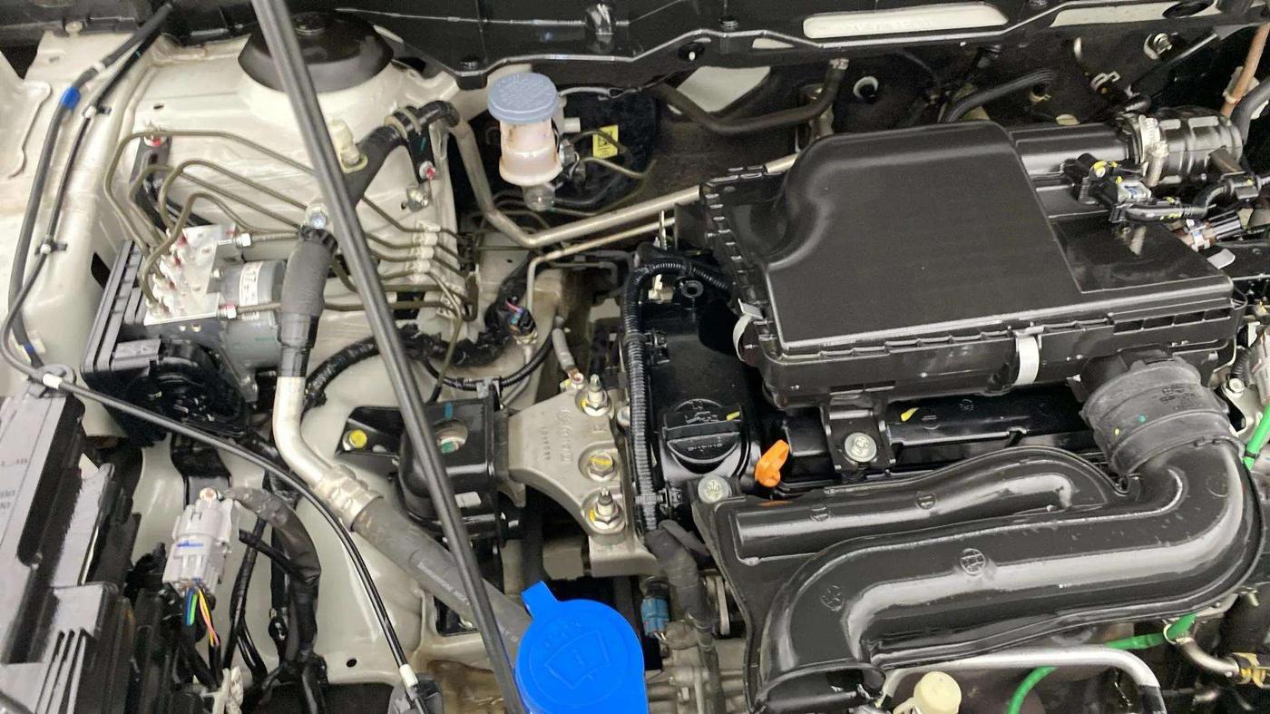 2023 Maruti BREZZA VXI AT SMART HYBRID, Petrol, Automatic, 32,026 km, Engine View - Right
