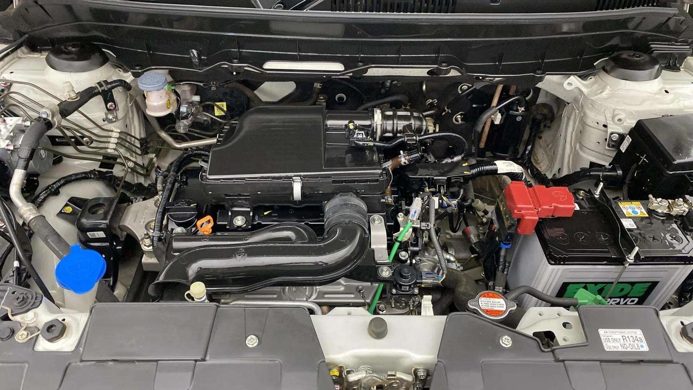 2023 Maruti BREZZA VXI AT SMART HYBRID, Petrol, Automatic, 32,026 km, Engine View