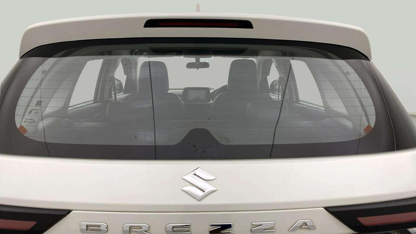2023 Maruti BREZZA VXI AT SMART HYBRID, Petrol, Automatic, 32,026 km, Rear Windshield