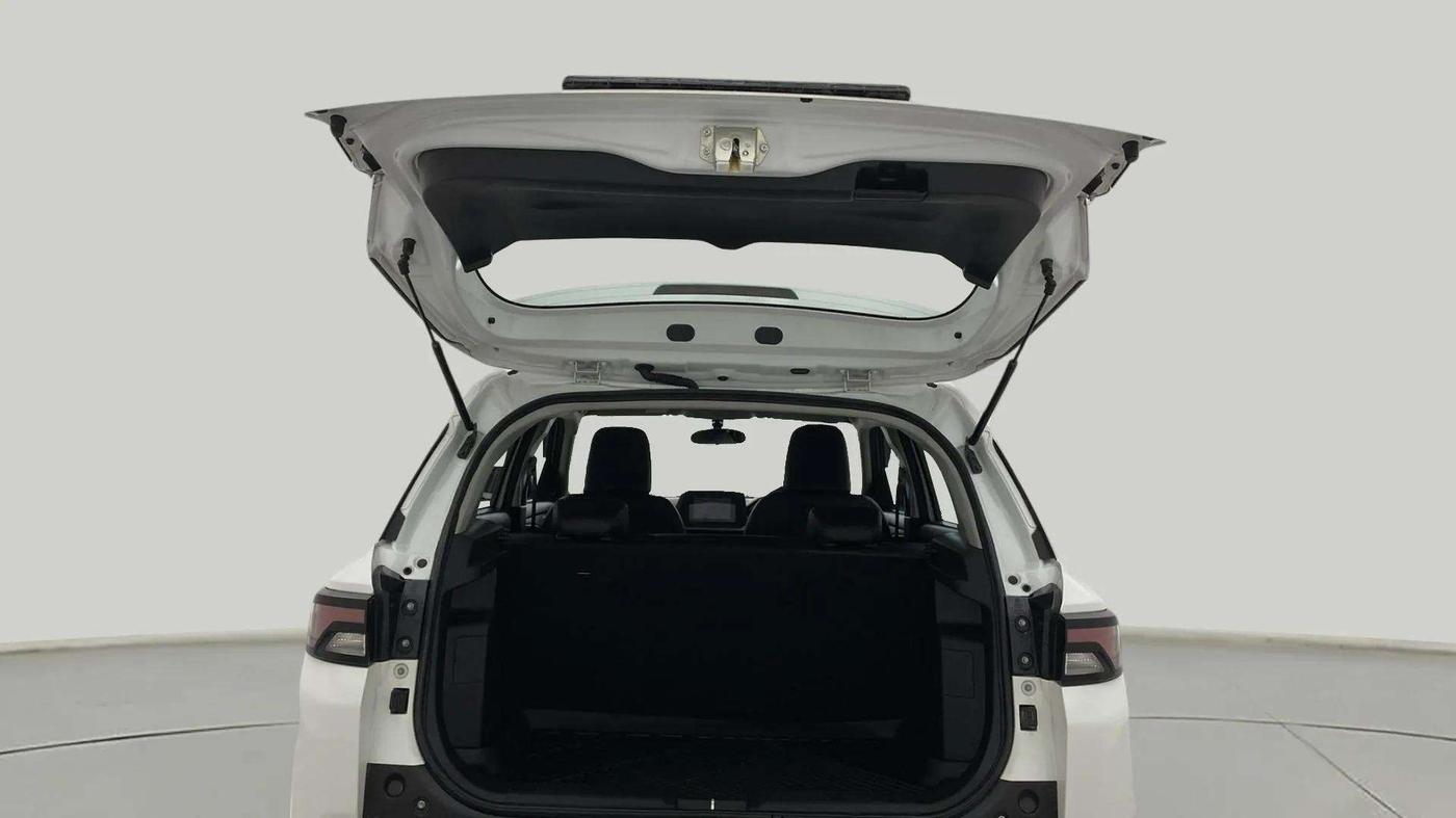 2023 Maruti BREZZA VXI AT SMART HYBRID, Petrol, Automatic, 32,026 km, Boot Door Open