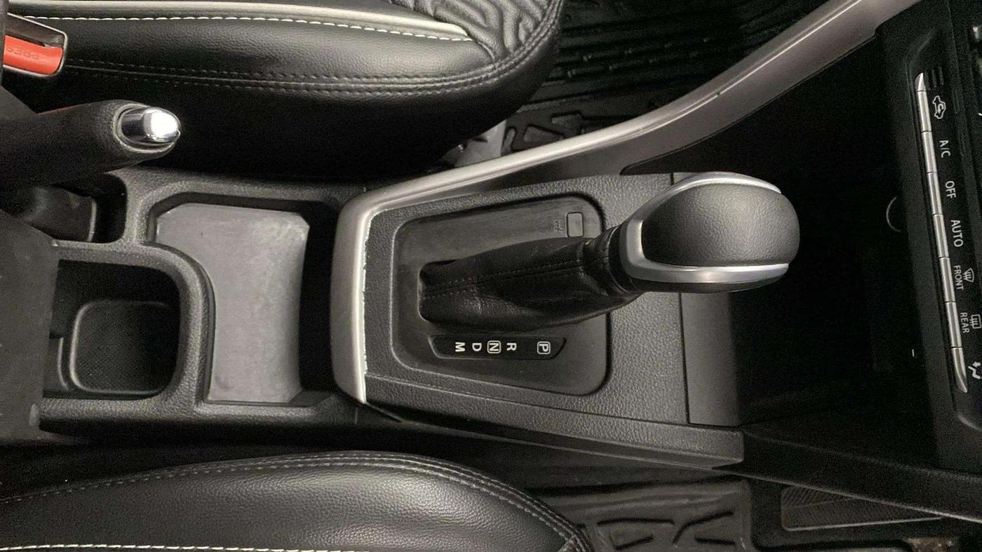 2023 Maruti BREZZA VXI AT SMART HYBRID, Petrol, Automatic, 32,026 km, Gear Lever