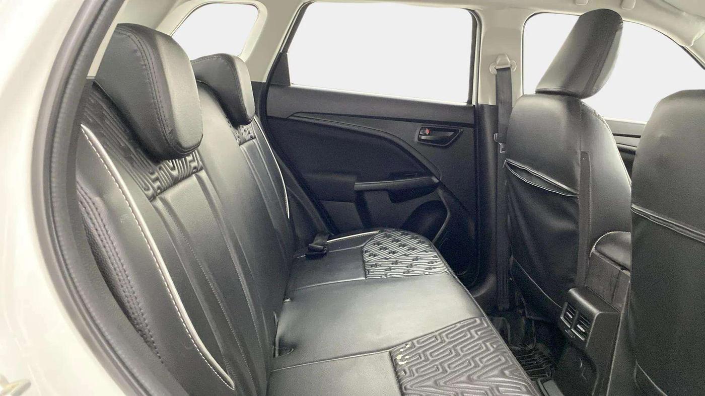 2023 Maruti BREZZA VXI AT SMART HYBRID, Petrol, Automatic, 32,026 km, Right Side Rear Door Cabin