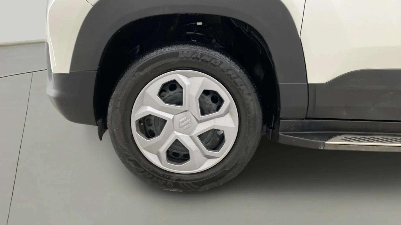 2023 Maruti BREZZA VXI AT SMART HYBRID, Petrol, Automatic, 32,026 km, Left Front Wheel