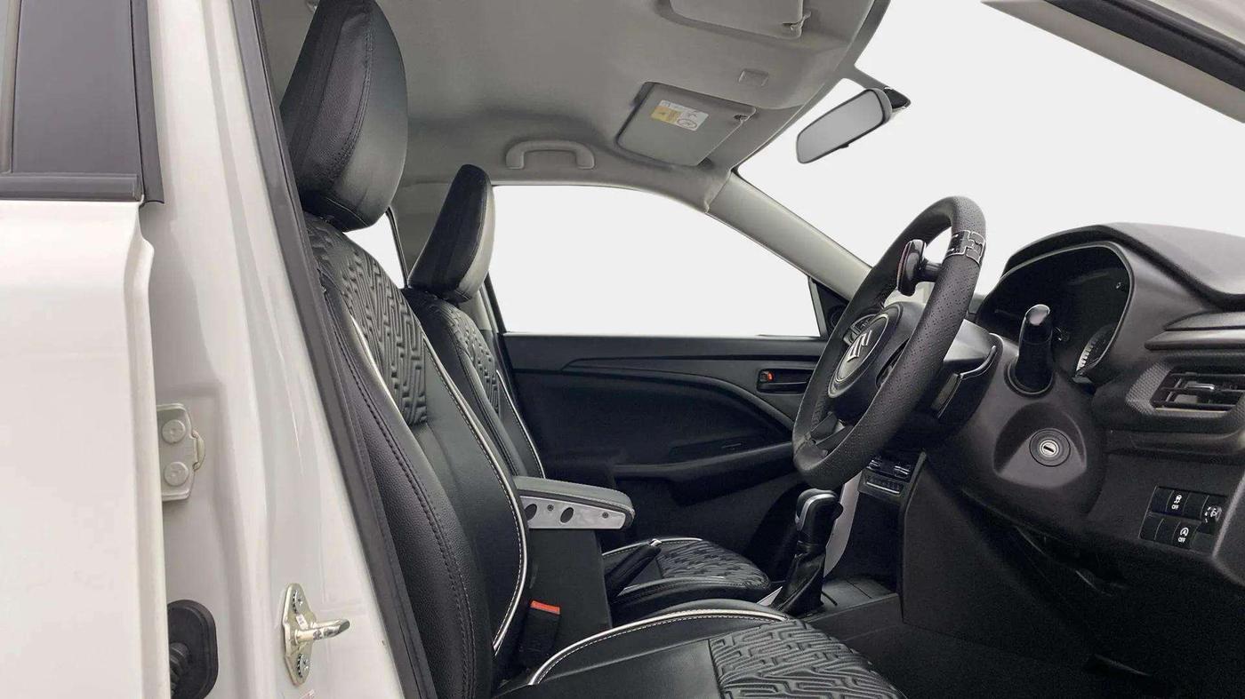2023 Maruti BREZZA VXI AT SMART HYBRID, Petrol, Automatic, 32,026 km, Right Side Front Door Cabin