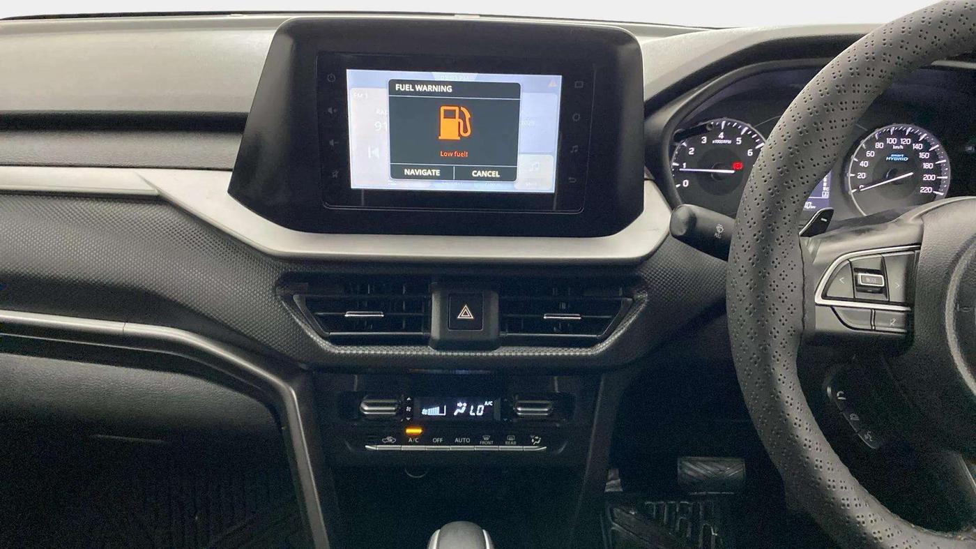 2023 Maruti BREZZA VXI AT SMART HYBRID, Petrol, Automatic, 32,026 km, Air Conditioner
