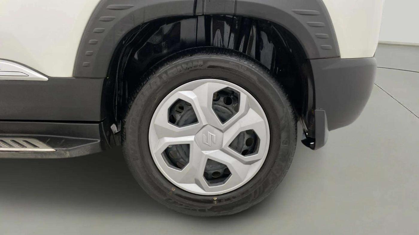 2023 Maruti BREZZA VXI AT SMART HYBRID, Petrol, Automatic, 32,026 km, Left Rear Wheel