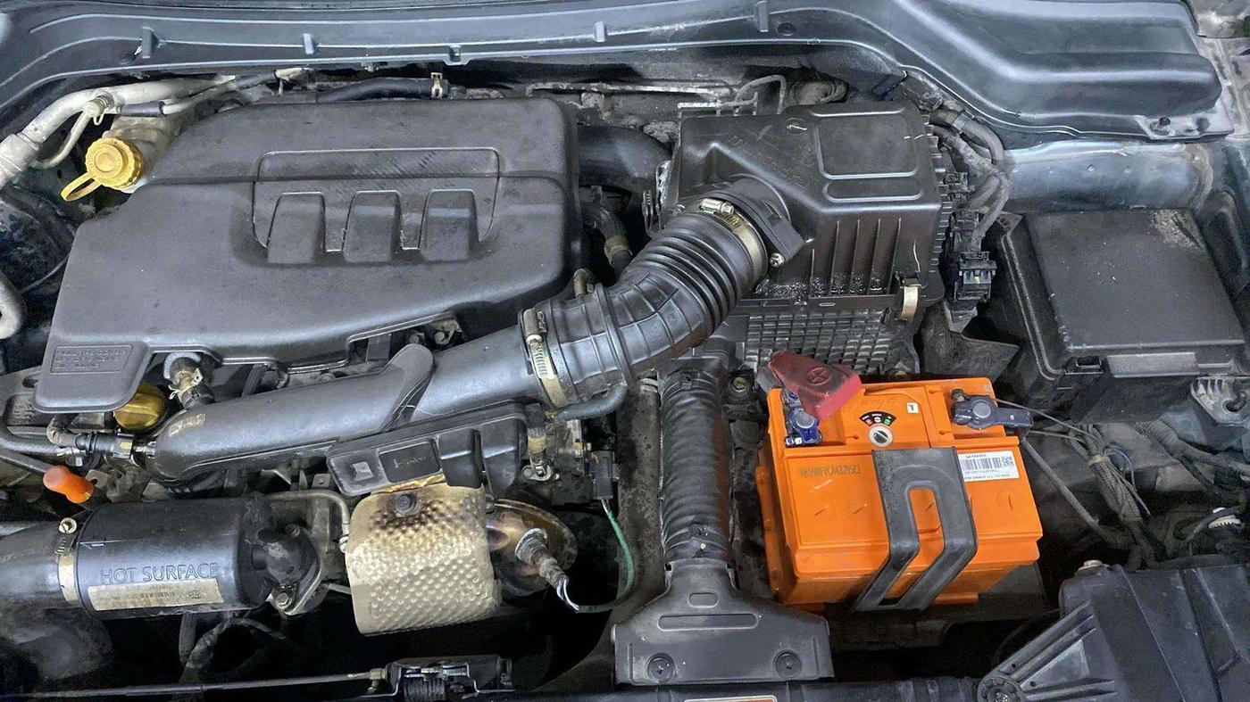 2020 Mahindra XUV300 W6 1.2 PETROL, Petrol, Manual, 31,817 km, Engine View - Left
