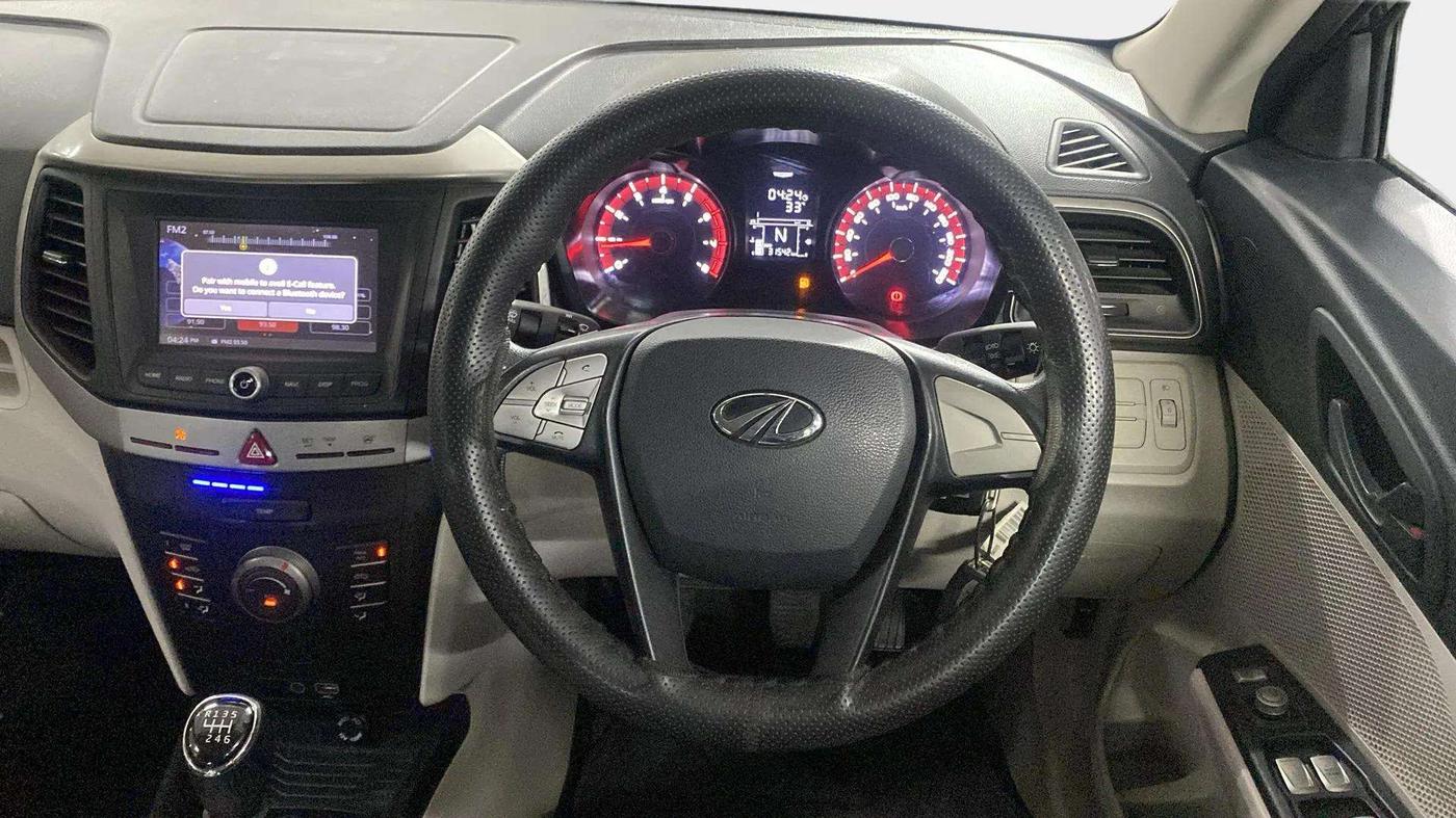 2020 Mahindra XUV300 W6 1.2 PETROL, Petrol, Manual, 31,817 km, Steering Wheel Close Up