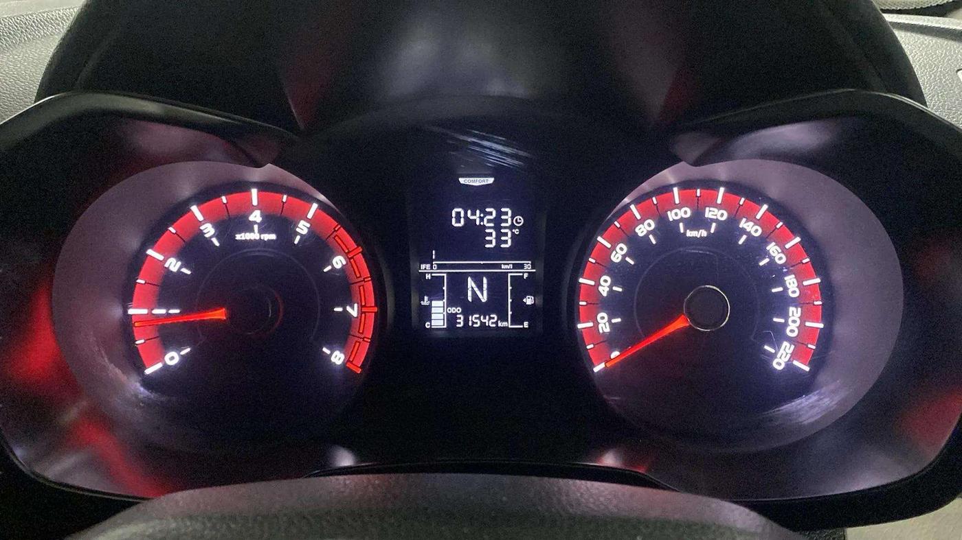 2020 Mahindra XUV300 W6 1.2 PETROL, Petrol, Manual, 31,817 km, Odometer Image
