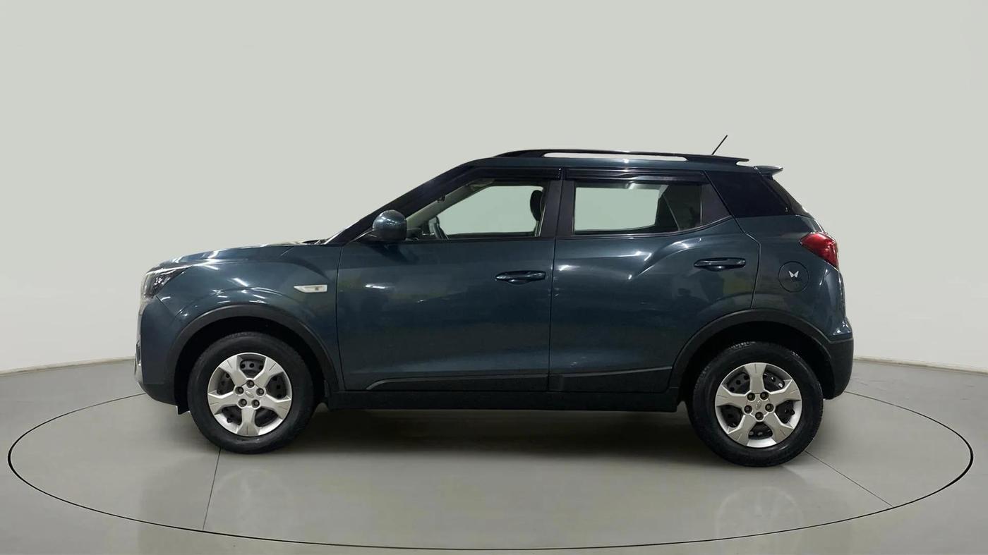 2020 Mahindra XUV300 W6 1.2 PETROL, Petrol, Manual, 31,817 km, Left Side