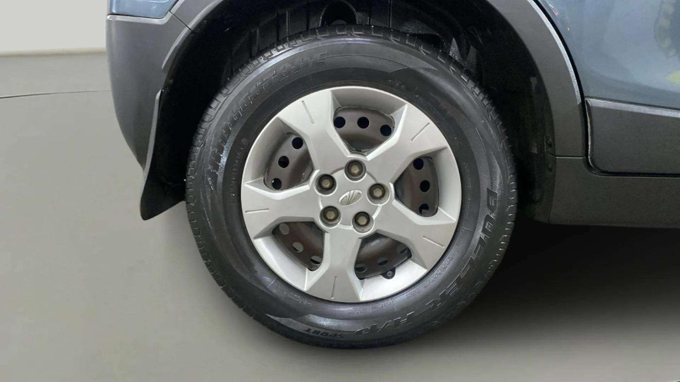 2020 Mahindra XUV300 W6 1.2 PETROL, Petrol, Manual, 31,817 km, Right Rear Wheel
