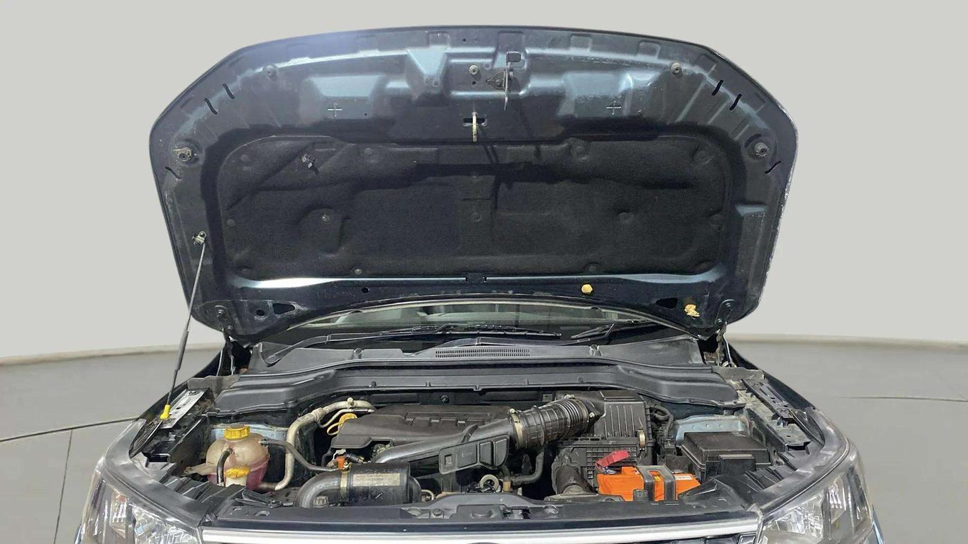 2020 Mahindra XUV300 W6 1.2 PETROL, Petrol, Manual, 31,817 km, Open Bonet