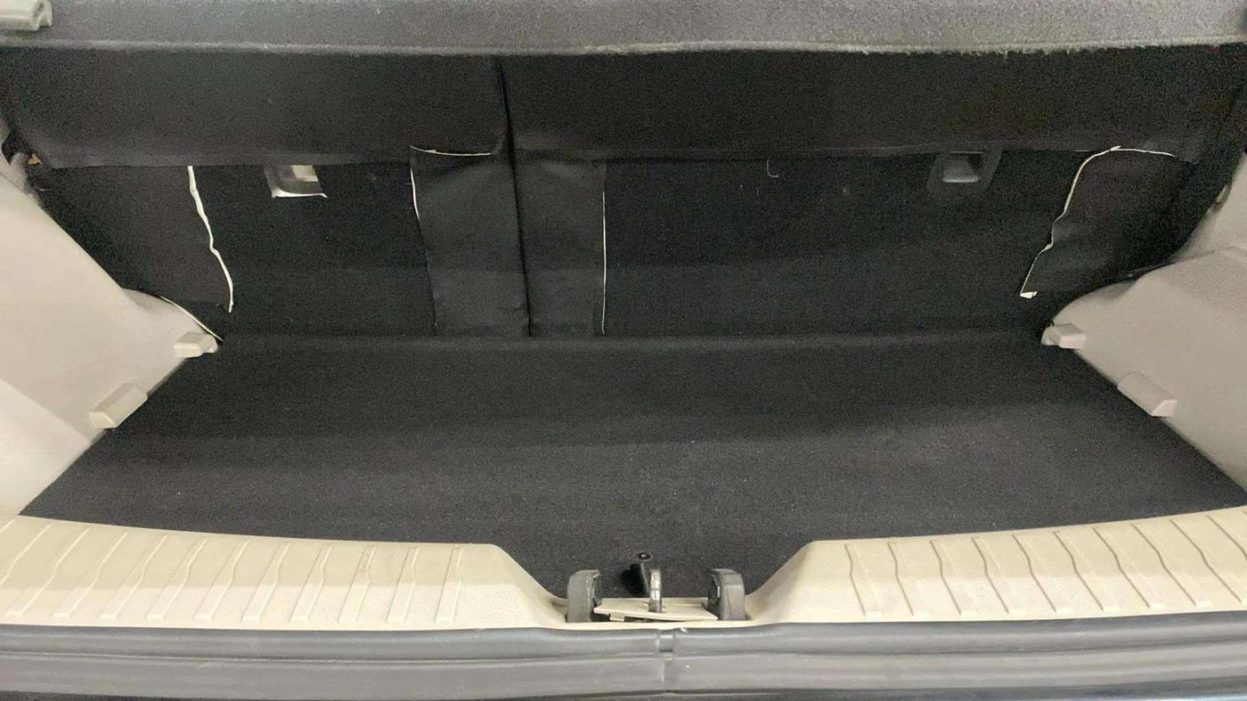 2020 Mahindra XUV300 W6 1.2 PETROL, Petrol, Manual, 31,817 km, Boot Open Zoomed View