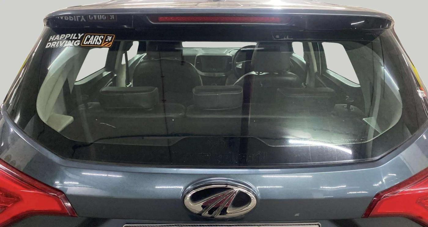 2020 Mahindra XUV300 W6 1.2 PETROL, Petrol, Manual, 31,817 km, Rear Windshield