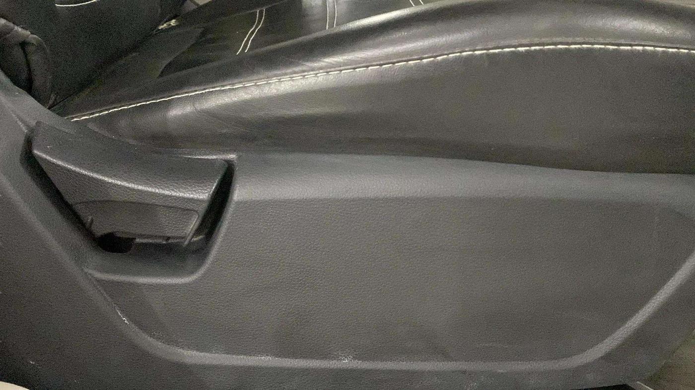 2020 Mahindra XUV300 W6 1.2 PETROL, Petrol, Manual, 31,817 km, Driver Side Adjustment Panel