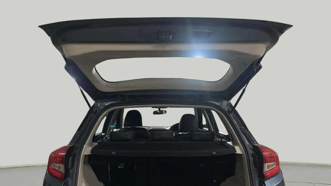 2020 Mahindra XUV300 W6 1.2 PETROL, Petrol, Manual, 31,817 km, Boot Door Open