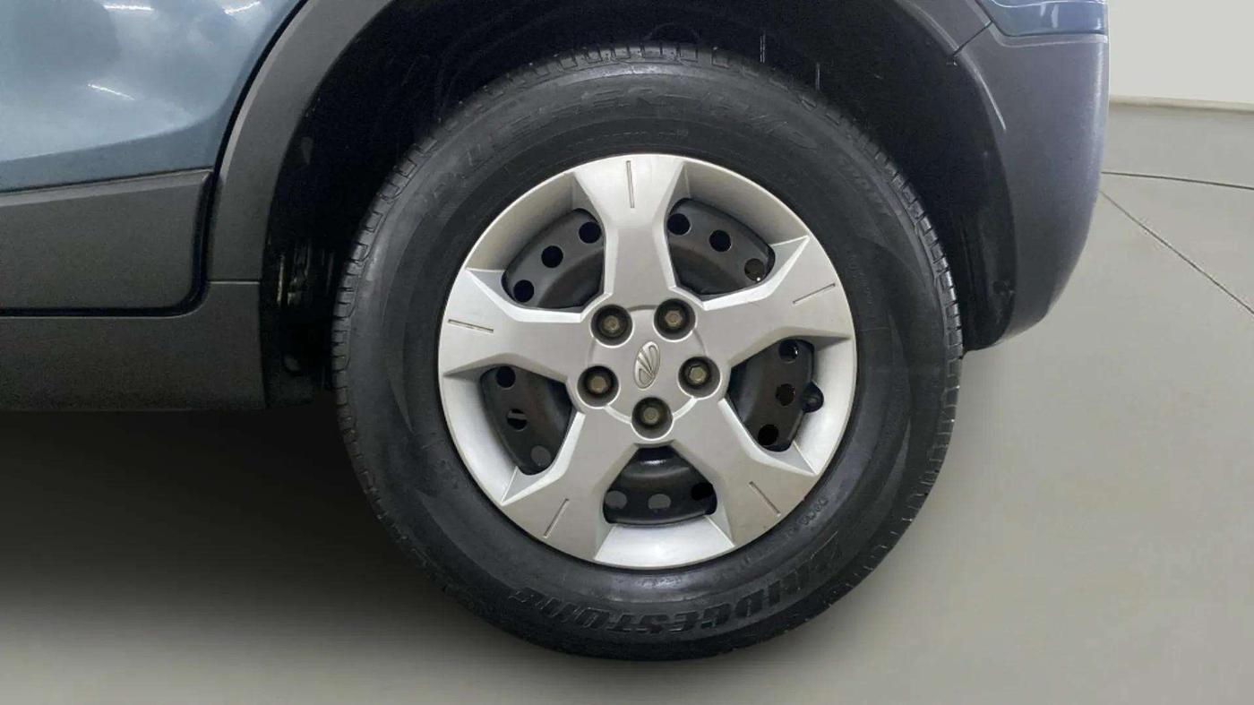 2020 Mahindra XUV300 W6 1.2 PETROL, Petrol, Manual, 31,817 km, Left Rear Wheel